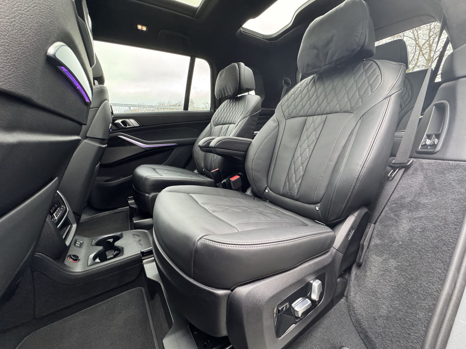 BMW X7 xDrive40i M Sport AHK P-SKY 6-Sitze StHzg h&k