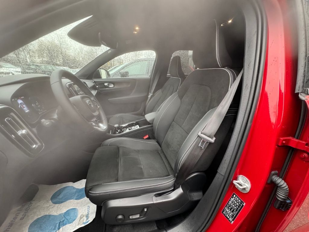 Volvo XC40 Plus Dark Recharge Plug-In Hybrid T4 Twin E