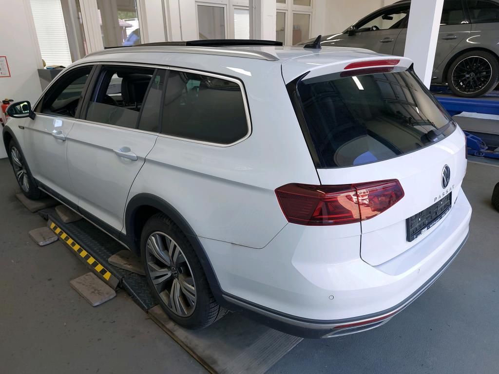 Volkswagen Passat Alltrack CAM Matrix PANO Massage ACC Memo