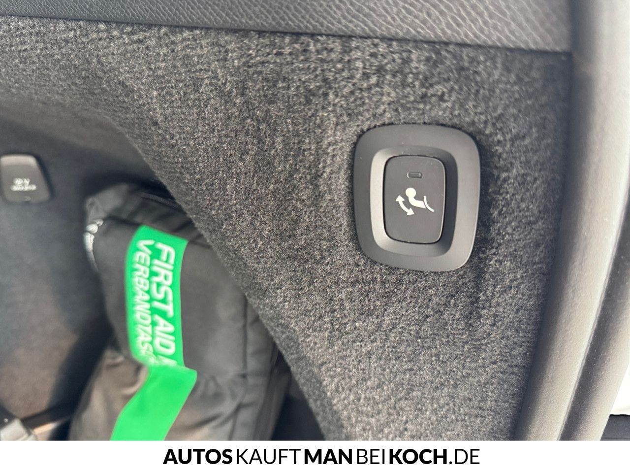 Volvo XC90 T8 Plug-In AWD Plus Dark - Samsaru's Car Outlet
