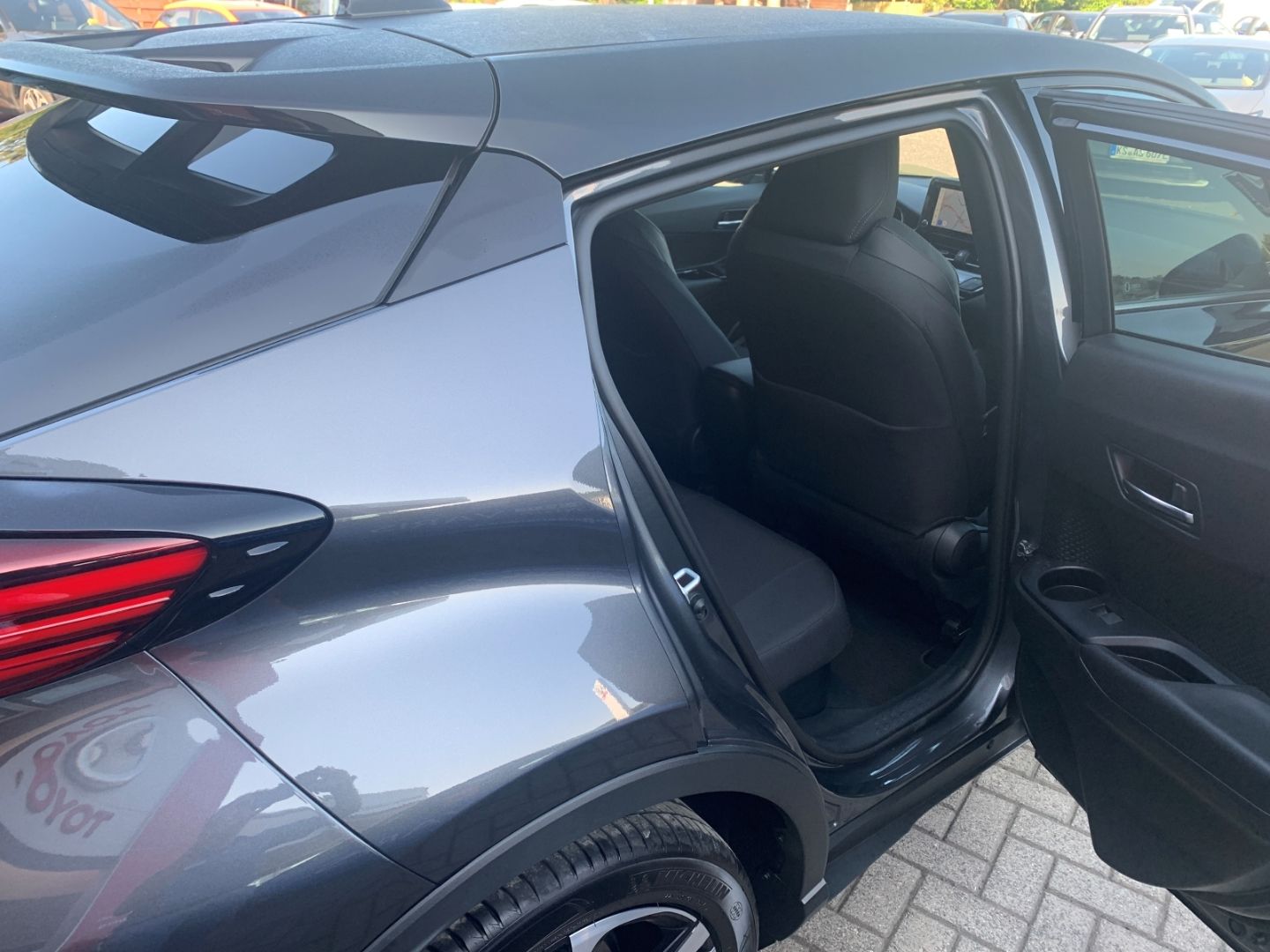 Toyota C-HR Hybrid Team D - Samsaru's Car Outlet