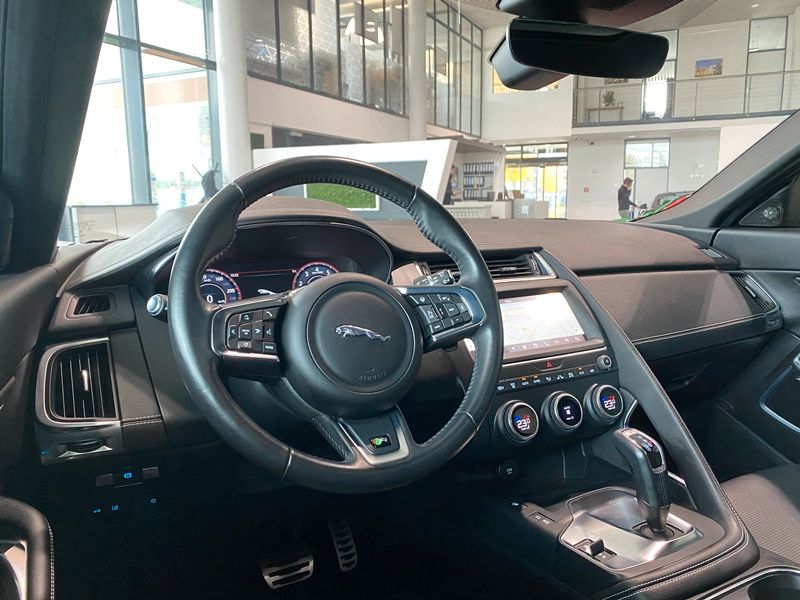 Jaguar E-Pace P250 AWD R-Dynamic SE Black Navi Pano ACC