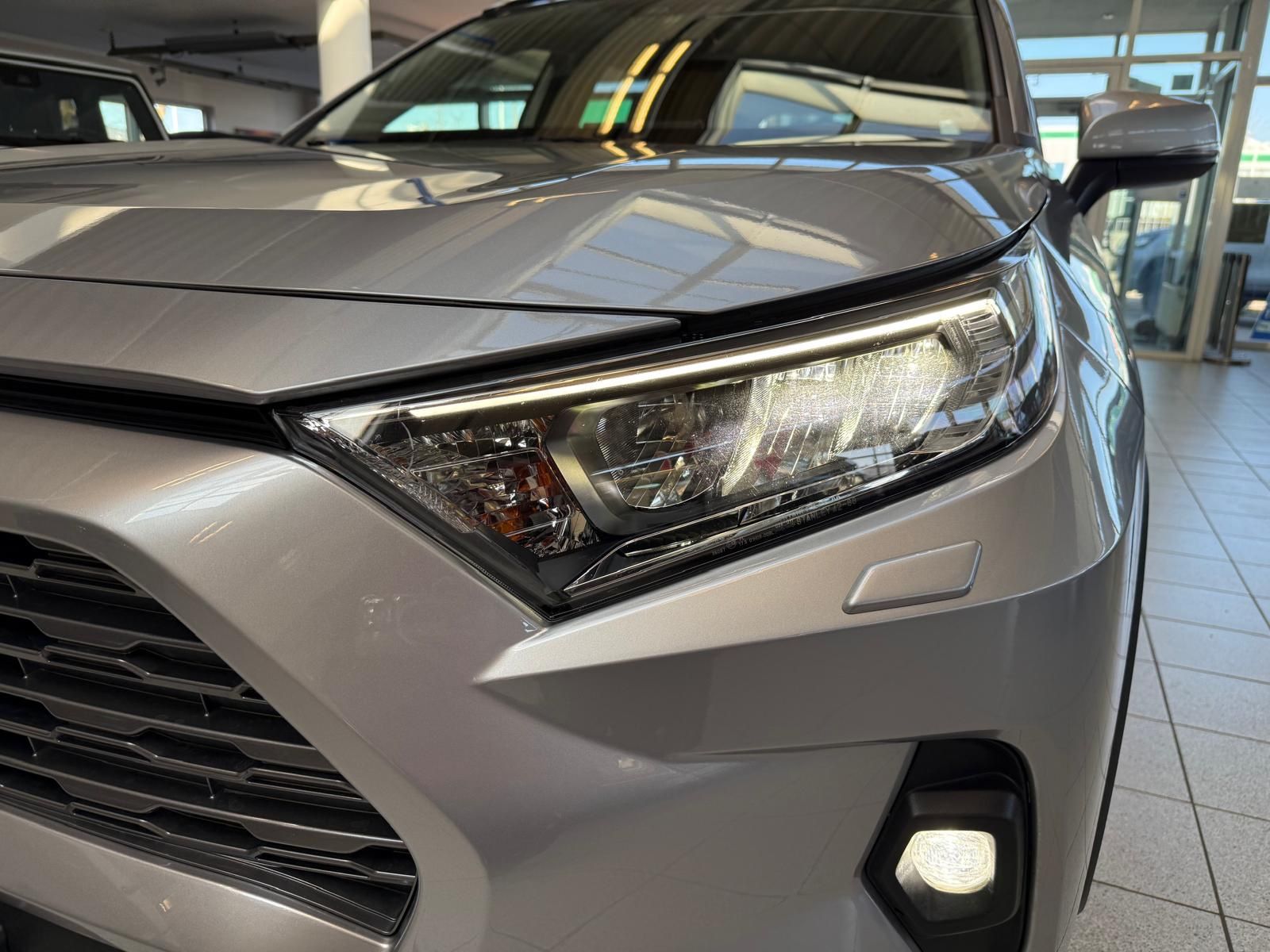 Toyota RAV 4 HYBRID 4x4 - Samsaru's Car Outlet