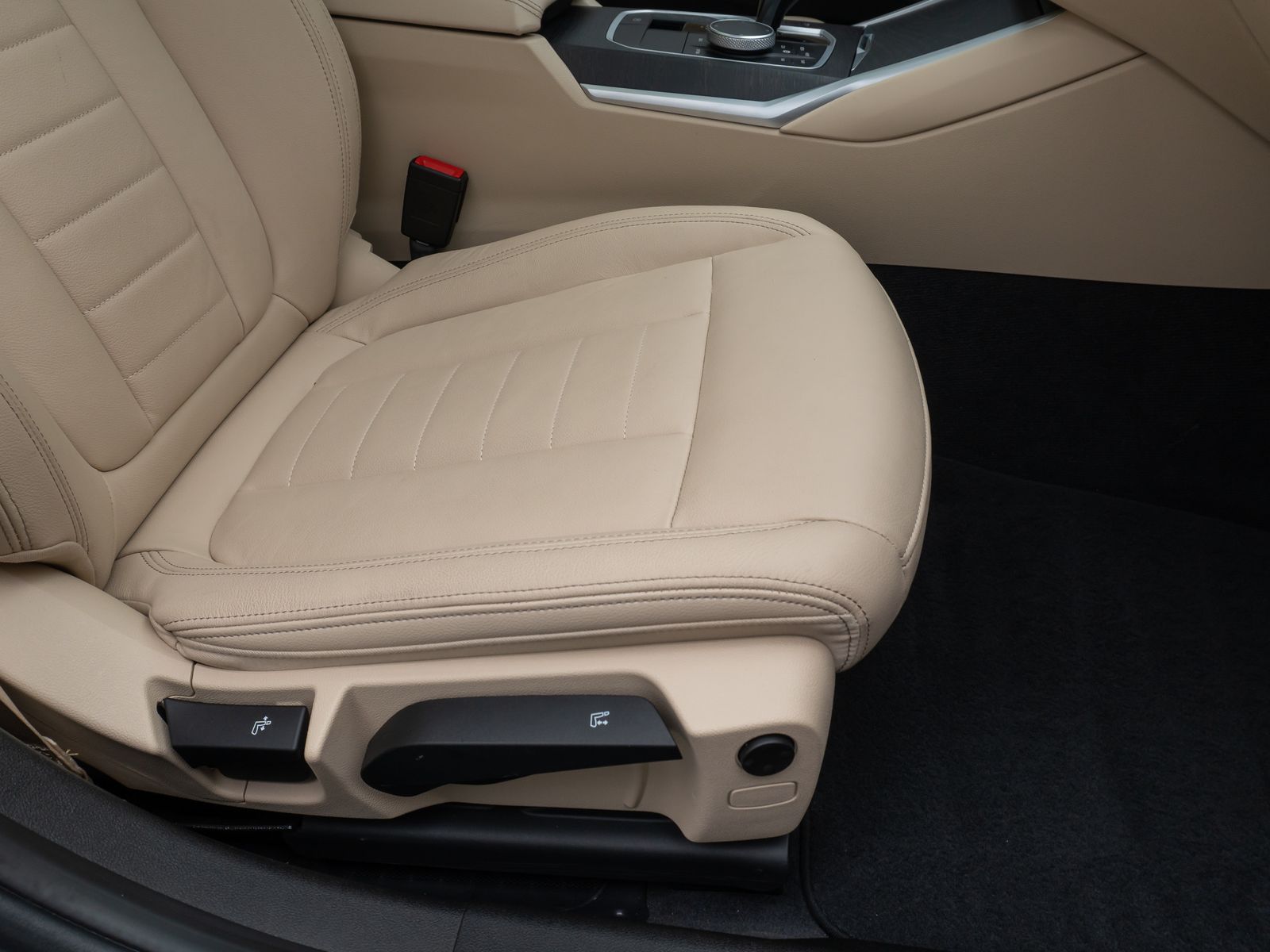 BMW 320d Luxury Line - Samsaru's Car Outlet
