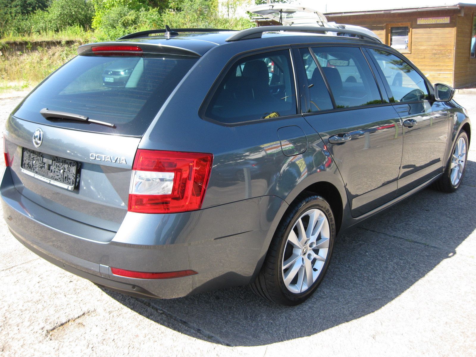 Skoda Octavia Combi Paket Business - Samsaru's Car Outlet