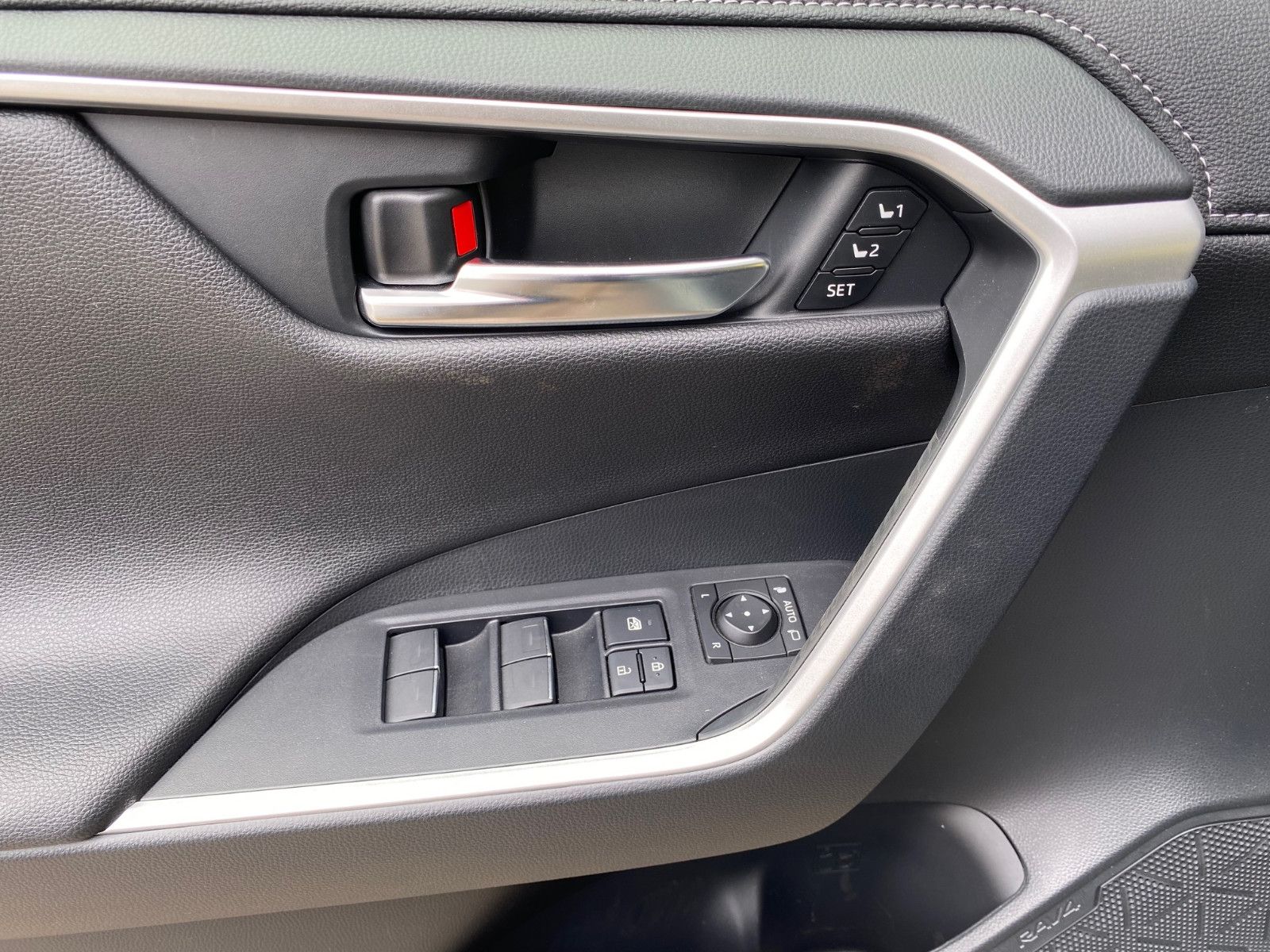 Toyota RAV 4 2.5 Executive Hybrid 4WD - Samsaru's Car Outlet