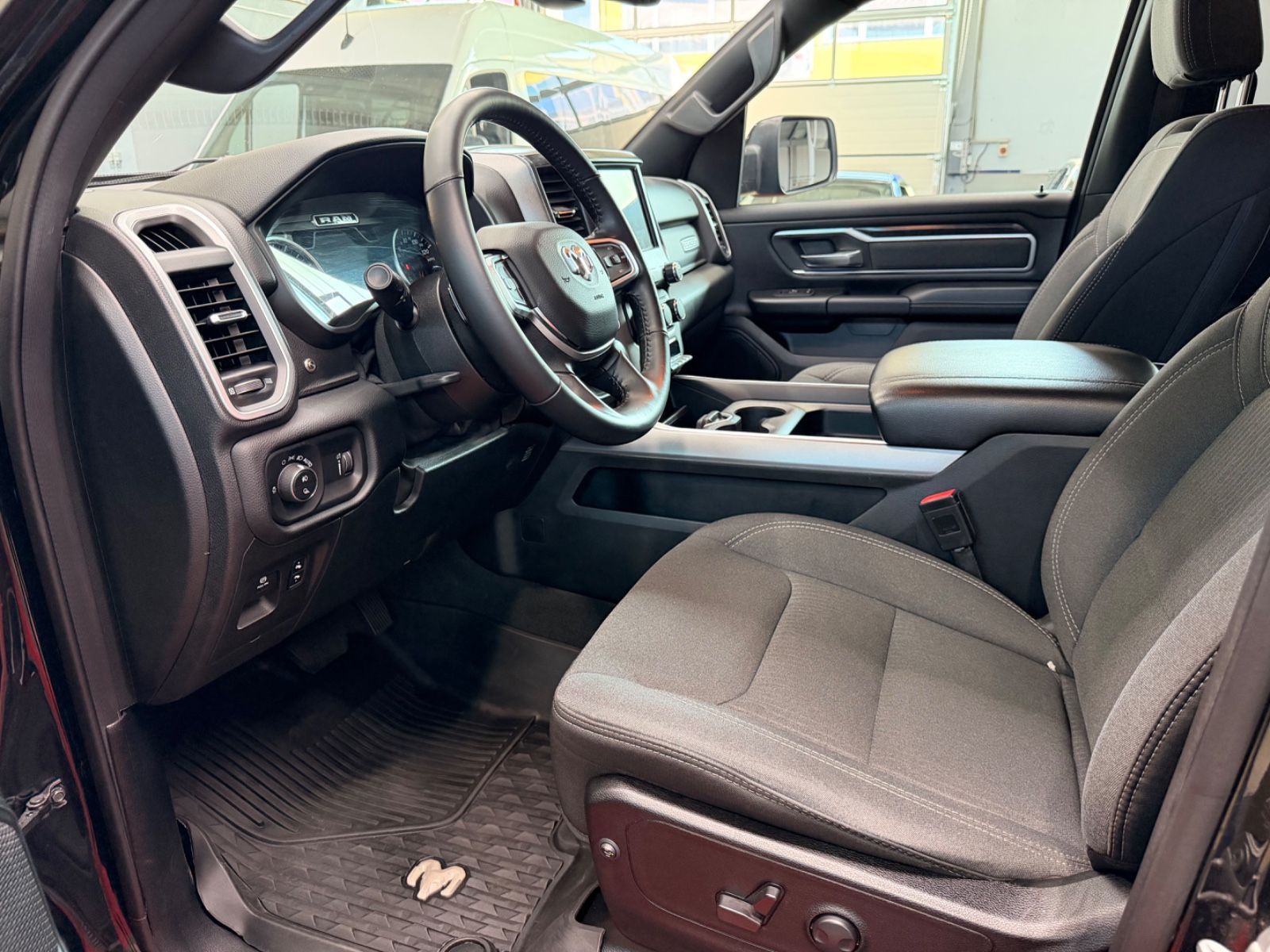 Dodge RAM 1500 3.0 EcoDiesel Bighorn Kamera Hardtop