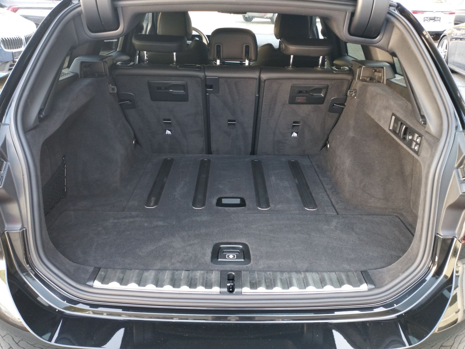 BMW 320 d xDrive M Sport - Samsaru's Car Outlet