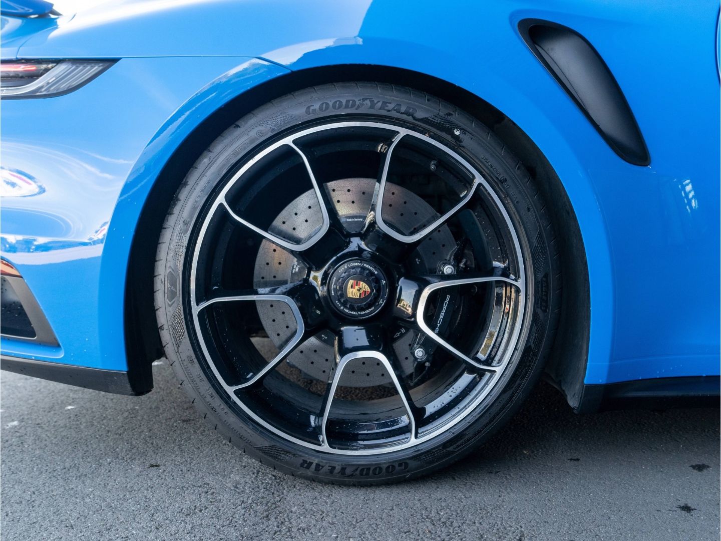 Porsche 911 Turbo S Lift PCCB Burmester InnoDrive