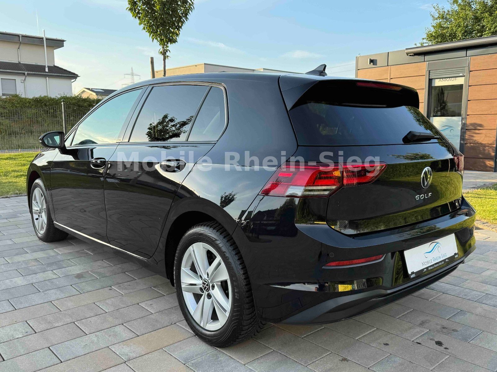 Volkswagen Golf 8 2.0 TDI Life - Samsaru's Car Outlet