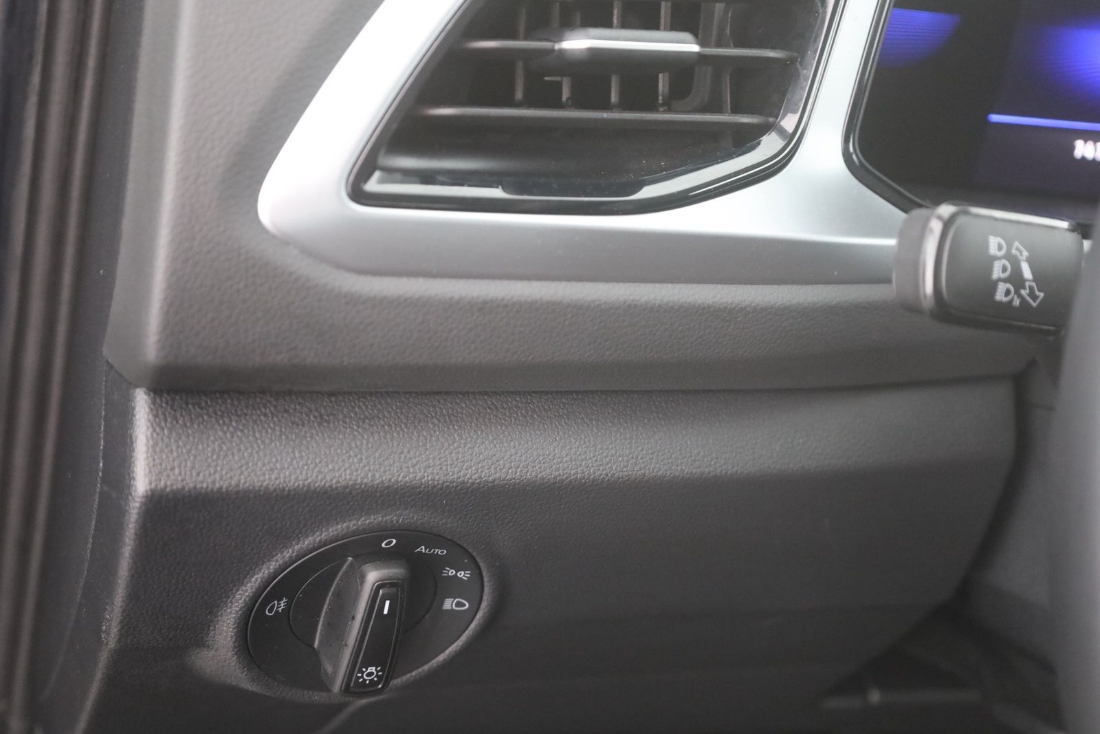 Volkswagen T-Roc 1.5 TSI DSG - Samsaru's Car Outlet