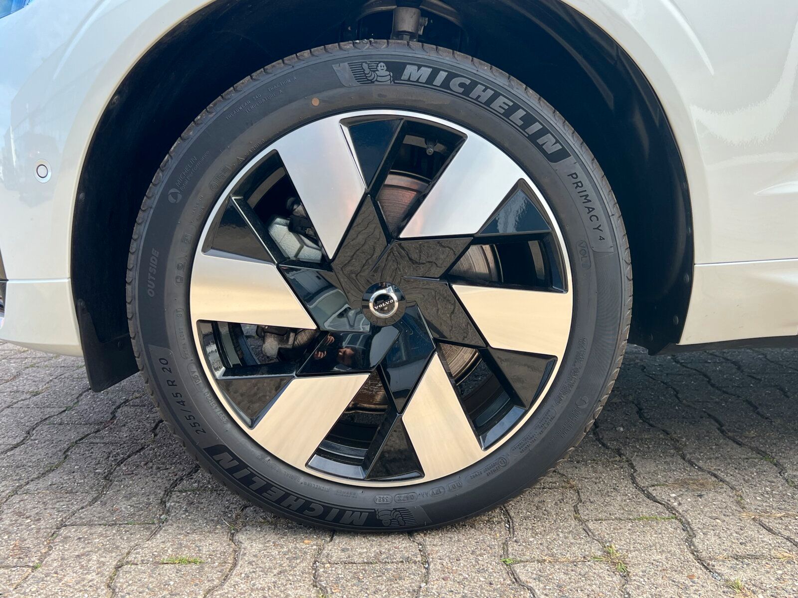 Volvo XC60 T6 Plus Dark AHK|PANO|20"|LEDER|FLED|