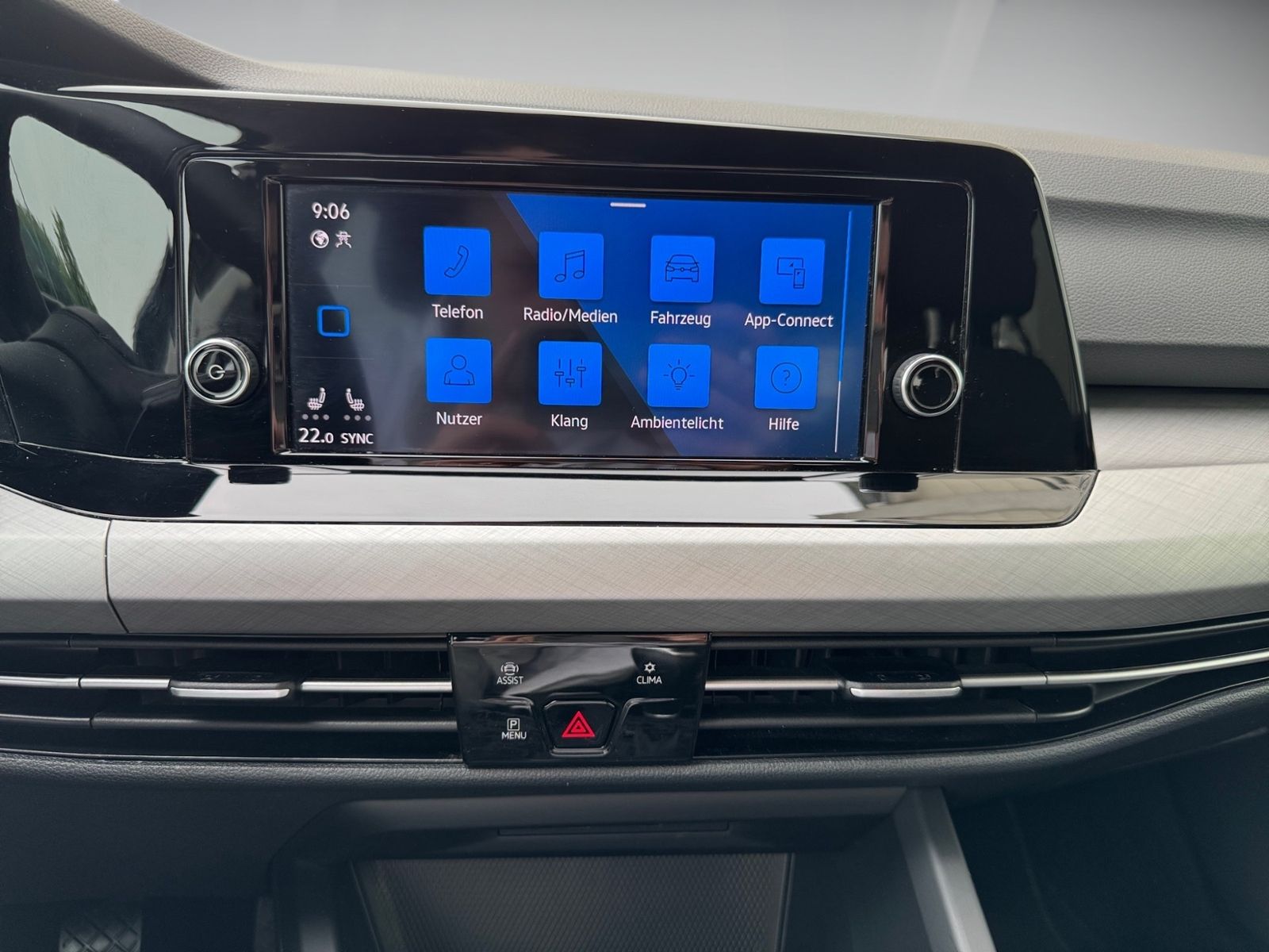 Volkswagen Golf VIII 1.5 TSI Life - Samsaru's Car Outlet