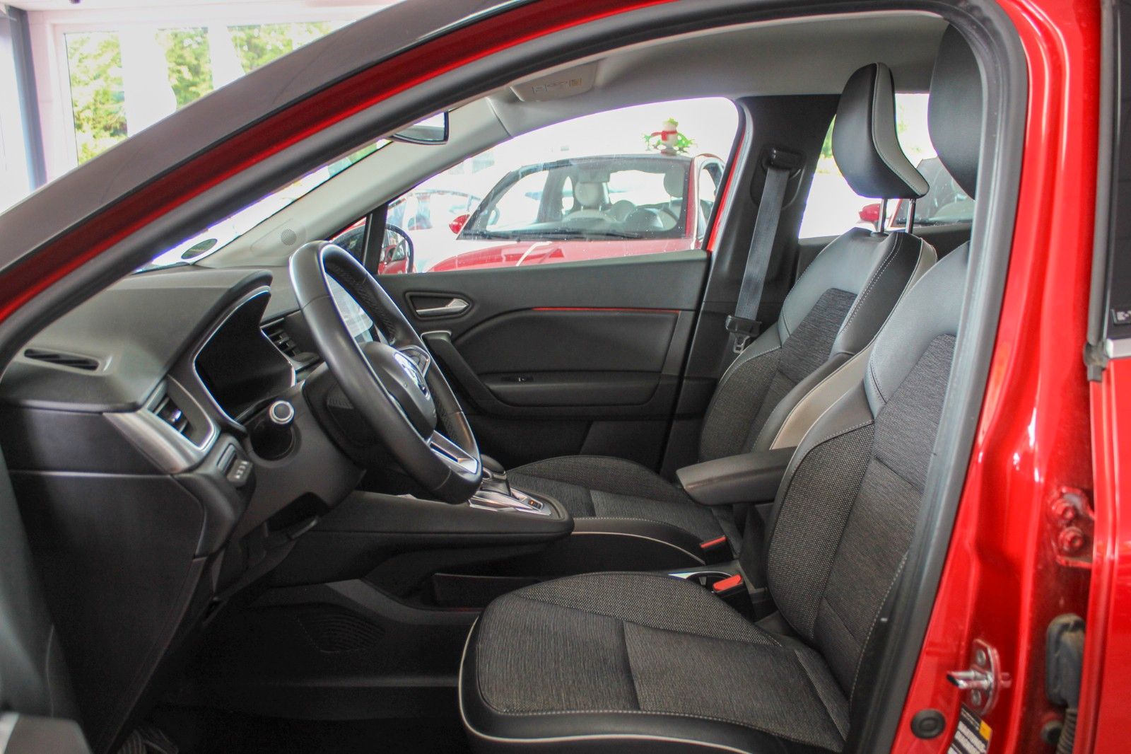Renault Captur 1.6 E-Tech Hybrid Intens - Samsaru's Car Outlet