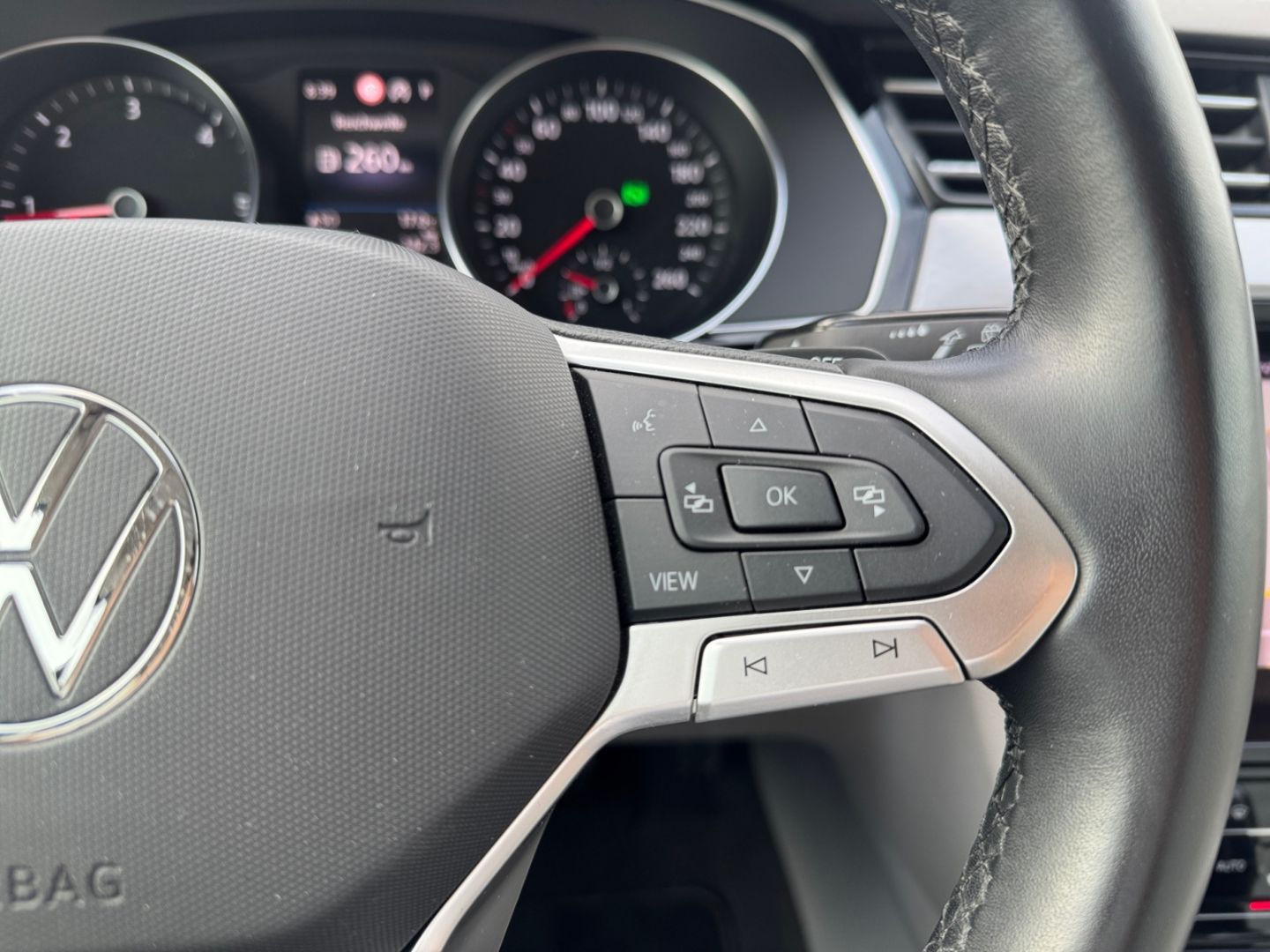 Volkswagen Passat 2.0 TDI DSG Business - Samsaru's Car Outlet