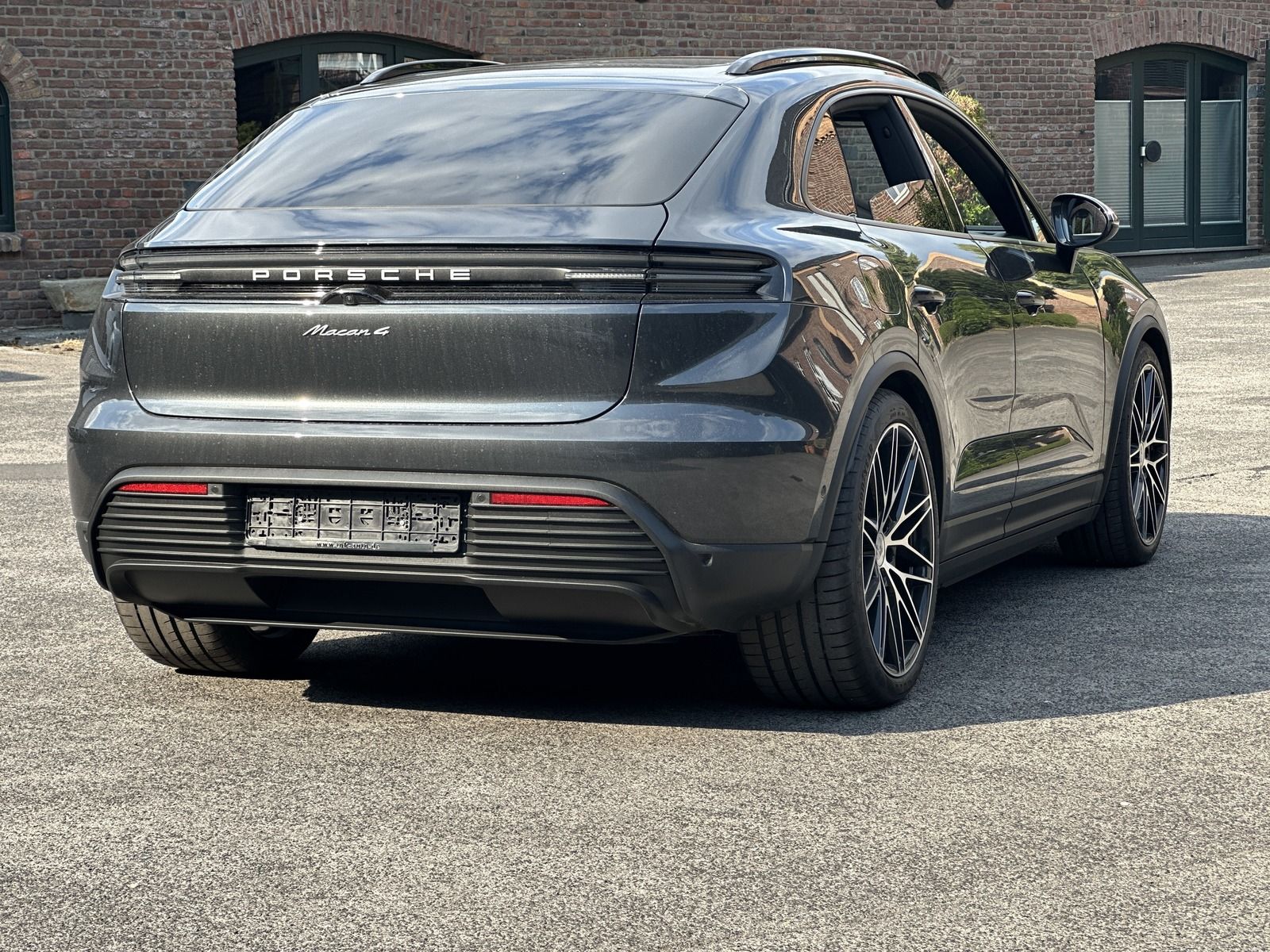 Porsche Macan 4 INNODRIVE - Samsaru's Car Outlet