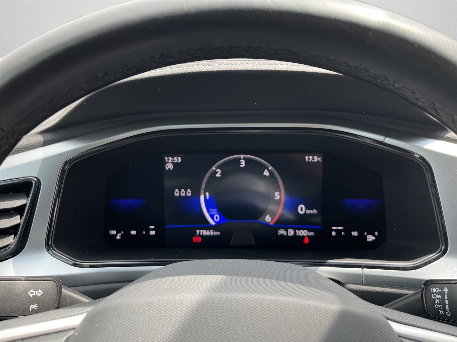Volkswagen T-ROC Life 2.0 TDI - Samsaru's Car Outlet
