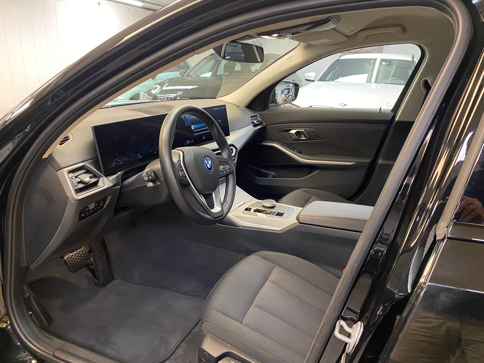 BMW 330E Touring - Samsaru's Car Outlet