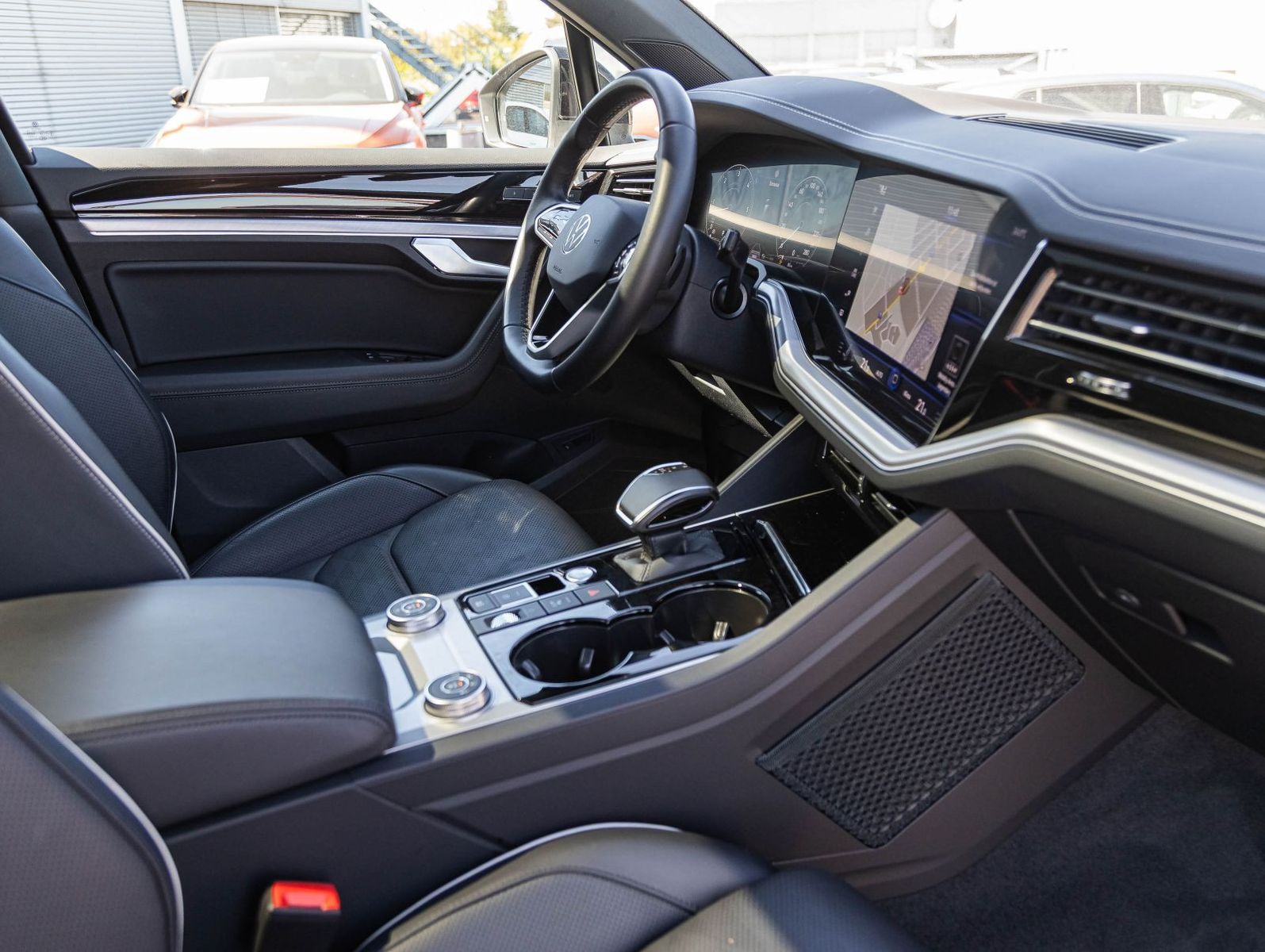 Volkswagen Touareg 3.0 TDI Elegance - Samsaru's Car Outlet