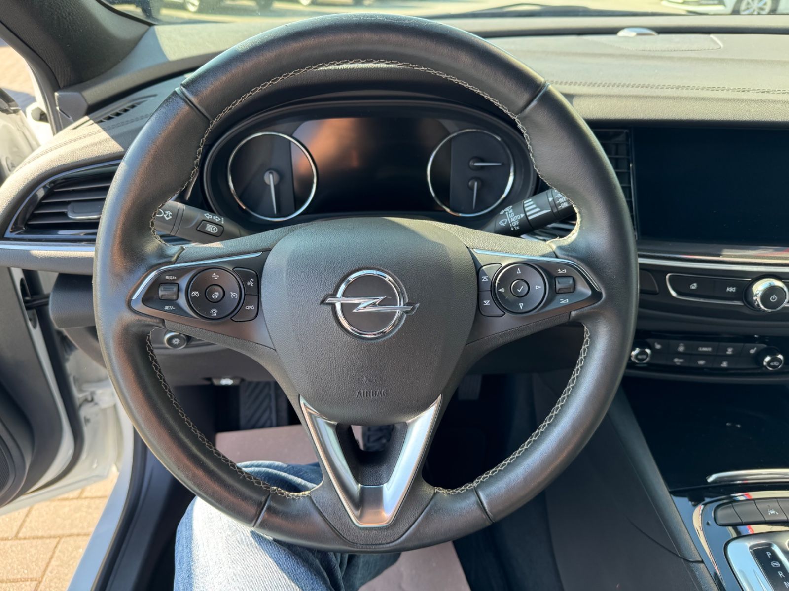 Opel Insignia B Sports Tourer Business - Samsaru's Car Outlet