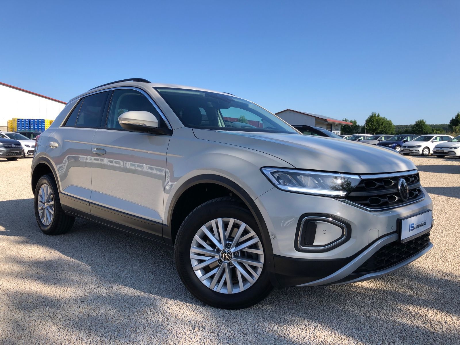 Volkswagen T-Roc Life - Samsaru's Car Outlet