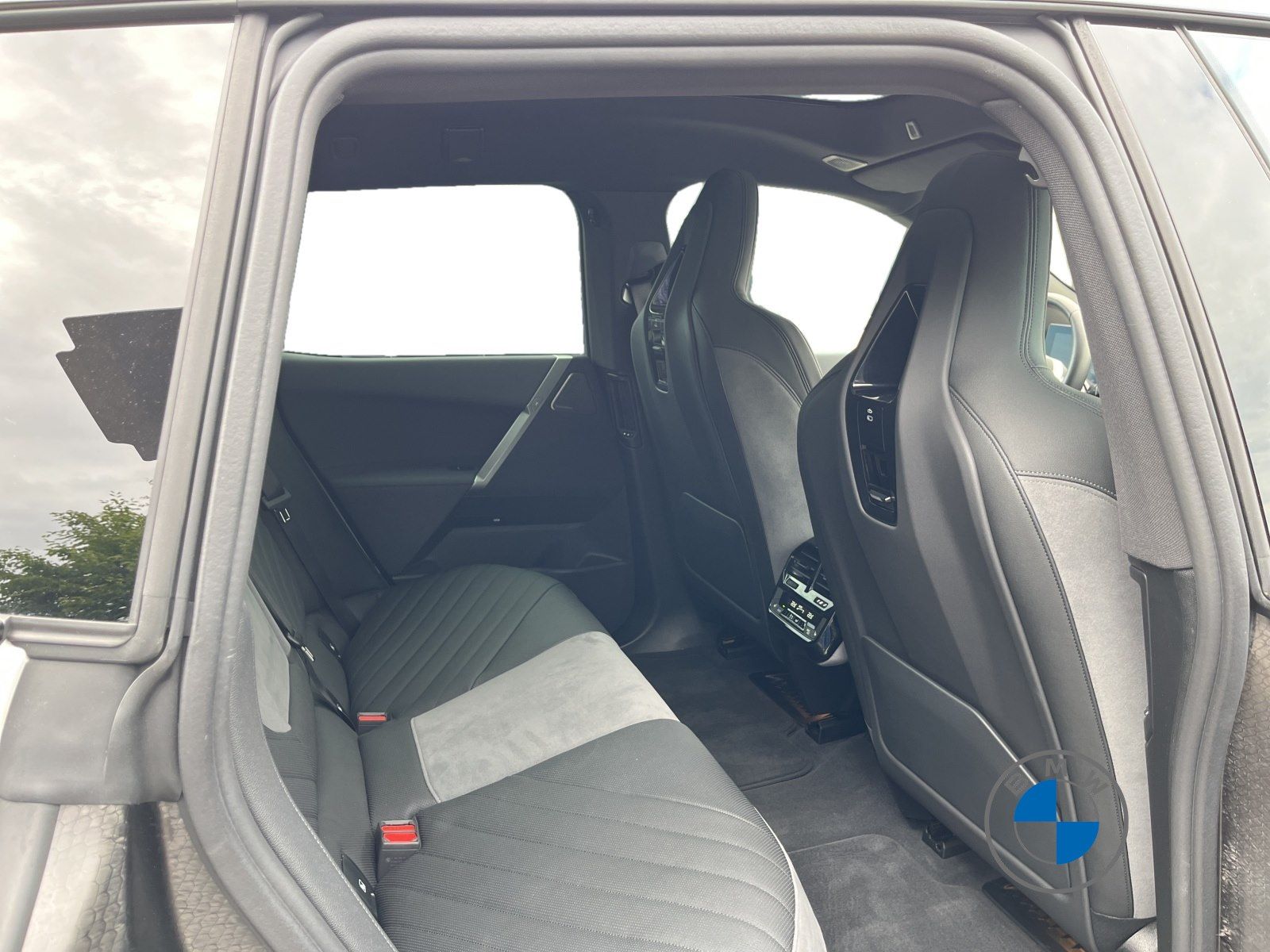 BMW iX M70 xDrive 23" Pano Sky DA/PA Prof. AHK