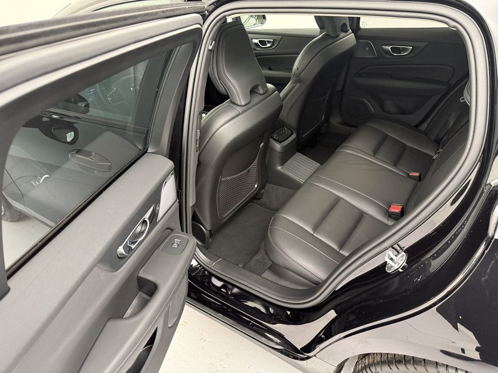 Volvo V60 T6 Ultra Dark Recharge Plug-In Hybrid AWD