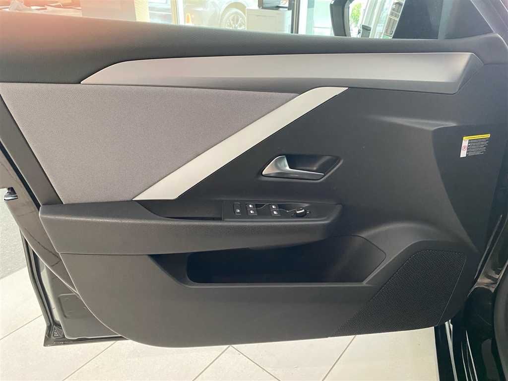 Opel Astra 1.2 Business Edition - Samsaru's Car Outlet