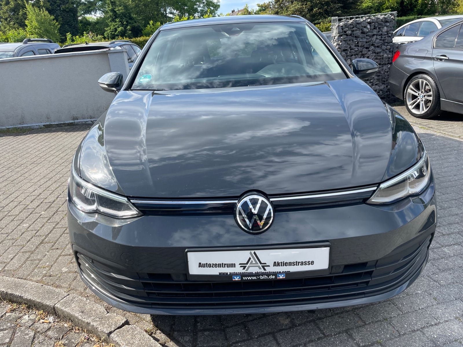 Volkswagen Golf VIII Life eTSI - Samsaru's Car Outlet