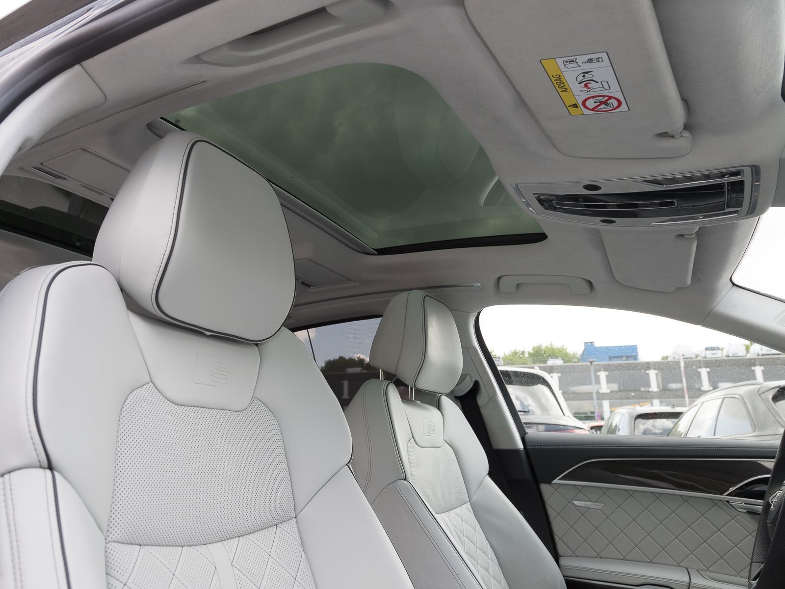 Audi A8 lang 60 TFSIe Q 2x S LINE - Samsaru's Car Outlet