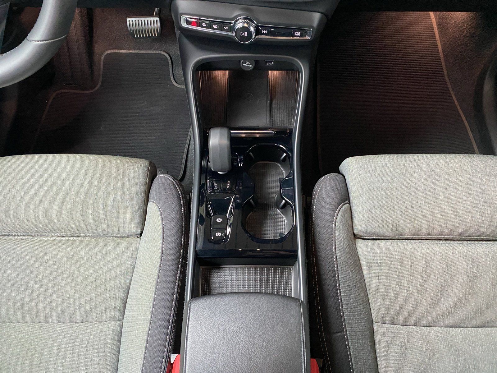 Volvo XC40 Twin Engine Plus Dark AHK