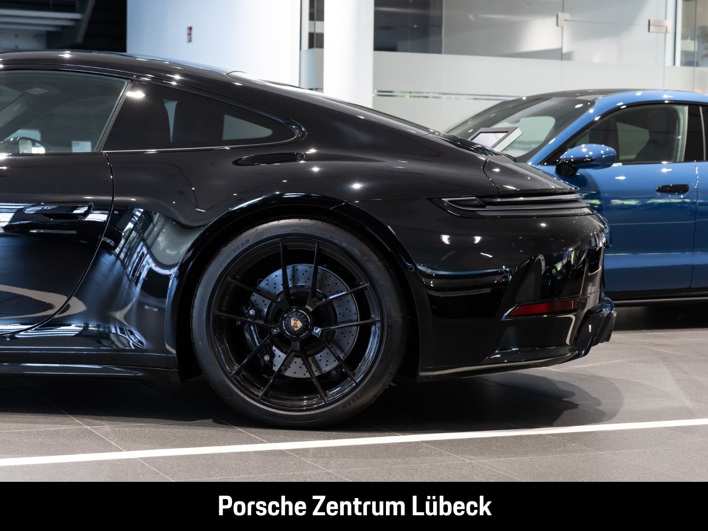 Porsche 992 911 Carrera 4 GTS BOSE Sportabgasanlage LED