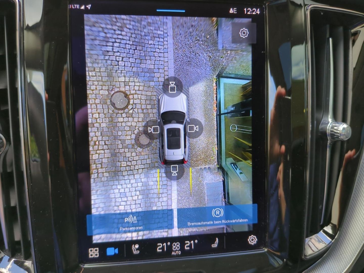 Volvo XC60 B4 AWD Ultimate Dark *Luft*AHK*SH*BLIS*360*