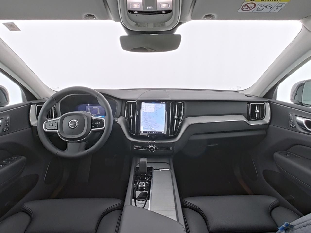 Volvo XC60 B4 PLUS DARK - Samsaru's Car Outlet