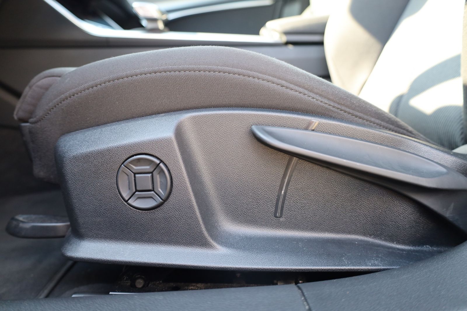 Audi A6 40 Avant sport S-Tronic - Samsaru's Car Outlet