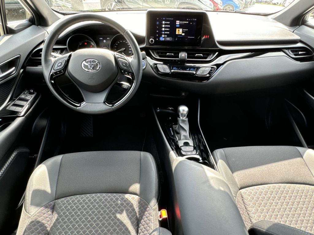 Toyota C-HR Hybrid - Samsaru's Car Outlet