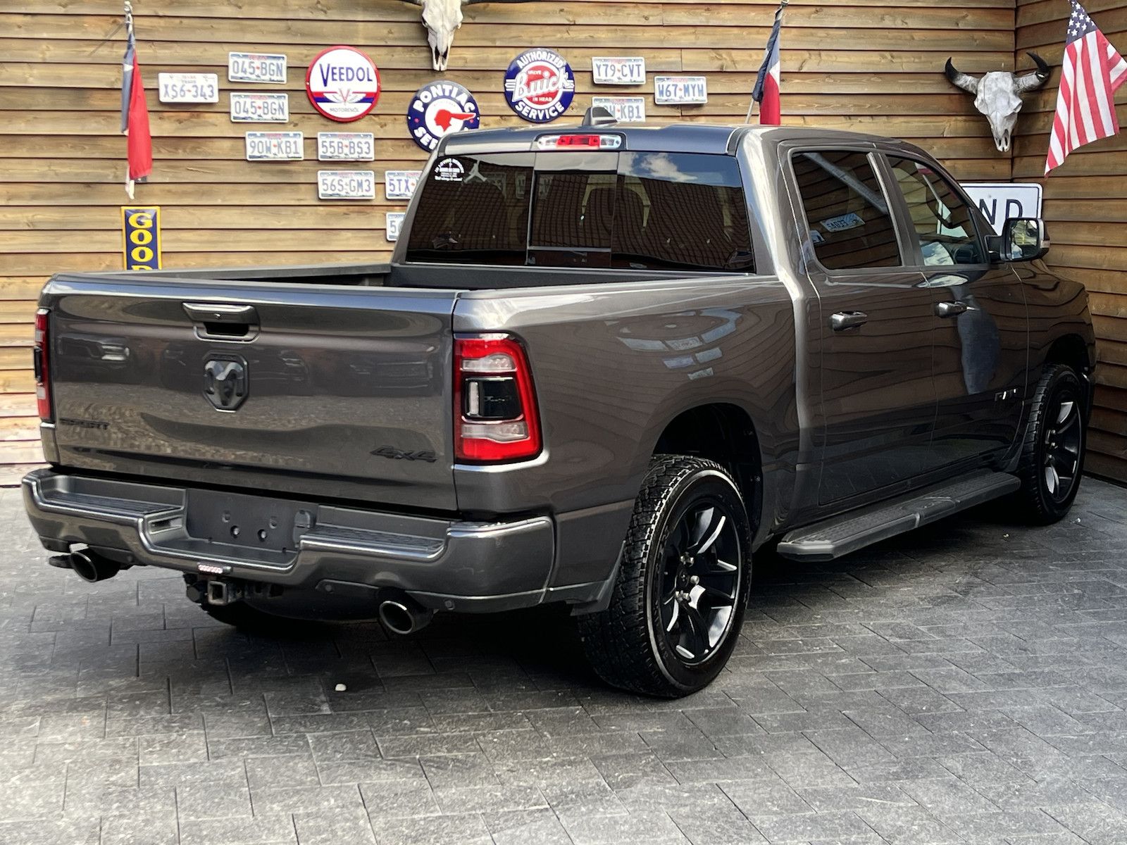 Dodge RAM 1500 SPORT 5,7L Pano 4x4 LPG 12´´ Navi AHK