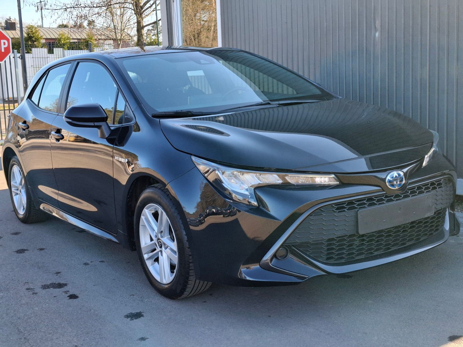 Toyota Corolla 1.8 Hybrid - Samsaru's Car Outlet