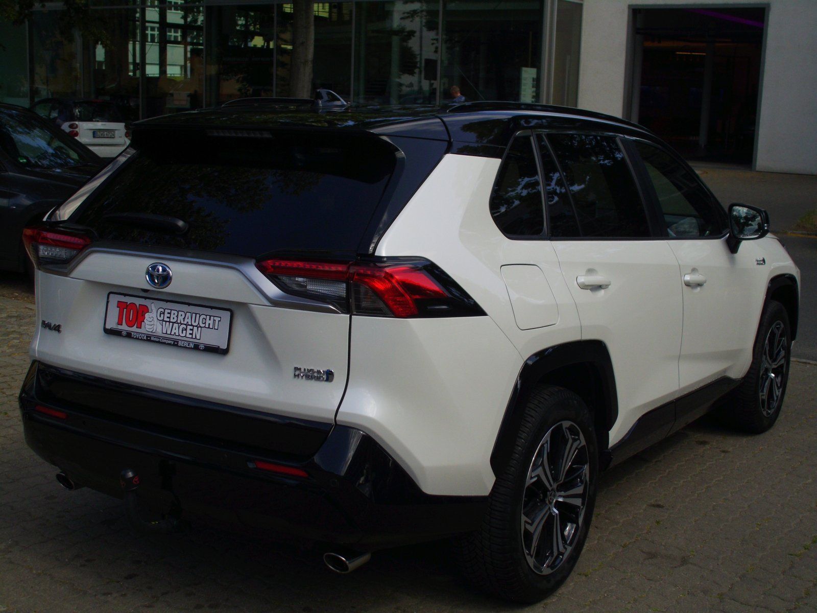 Toyota RAV 4 Plug-in Hybrid 4x4 - Samsaru's Car Outlet