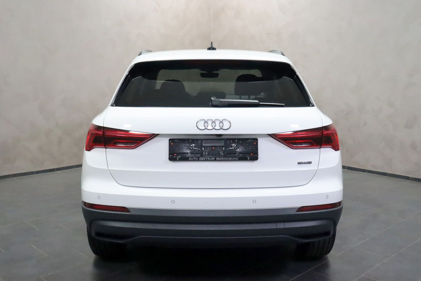 Audi Q3 40 TDI quattro Aut. - Samsaru's Car Outlet