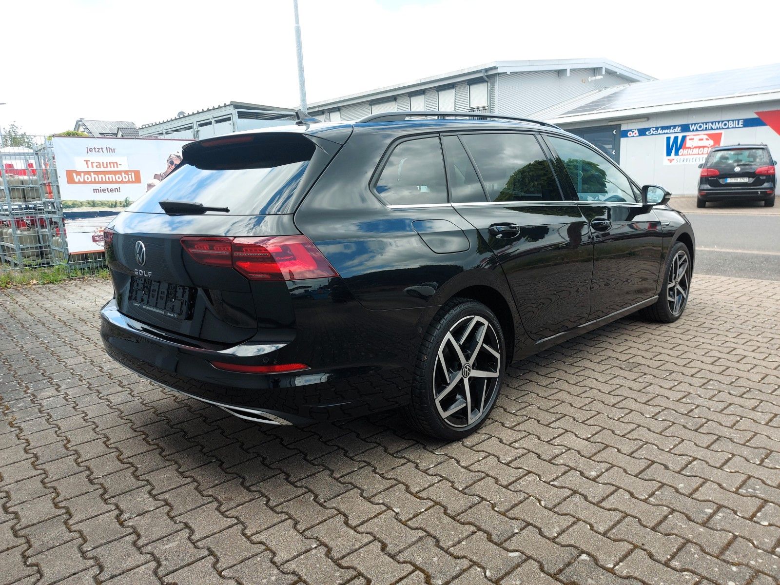 Volkswagen Golf VIII Variant 2.0 TDI Style - Samsaru's Car Outlet