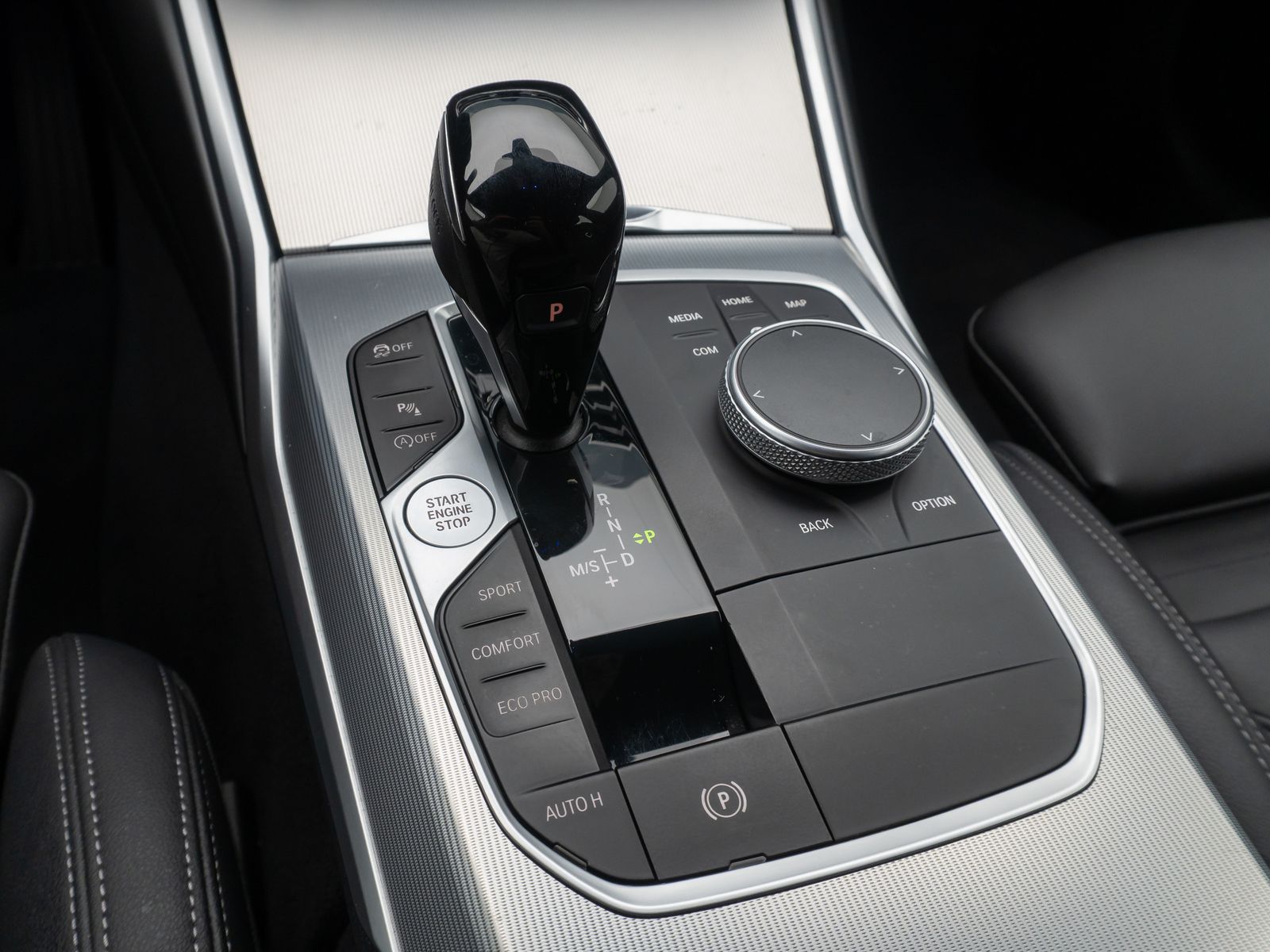 BMW 320i Sport Line - Samsaru's Car Outlet
