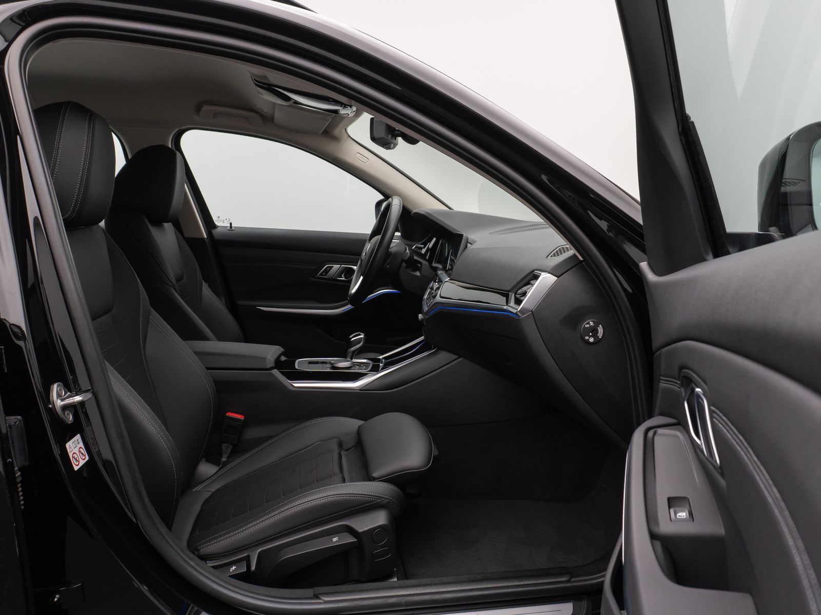 BMW 320d SportLine - Samsaru's Car Outlet