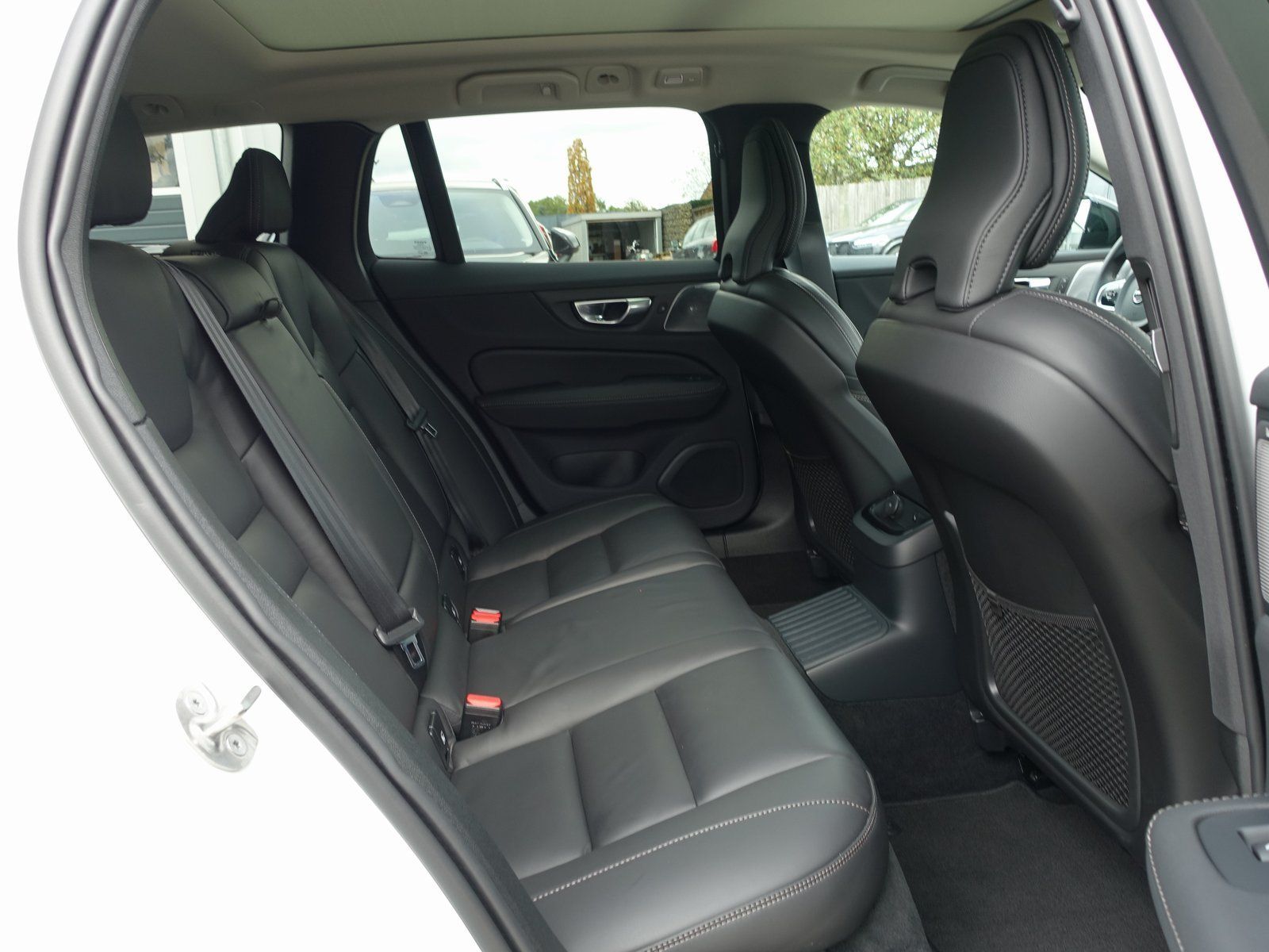 Volvo V60 Ultra Dark T8 AWD PANO/B&W/HUD/360°MASSAGE