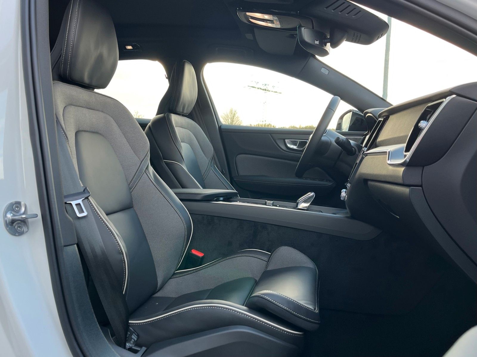 Volvo S60 B4 B DKG PLUS DARK - Sofort lieferbar -