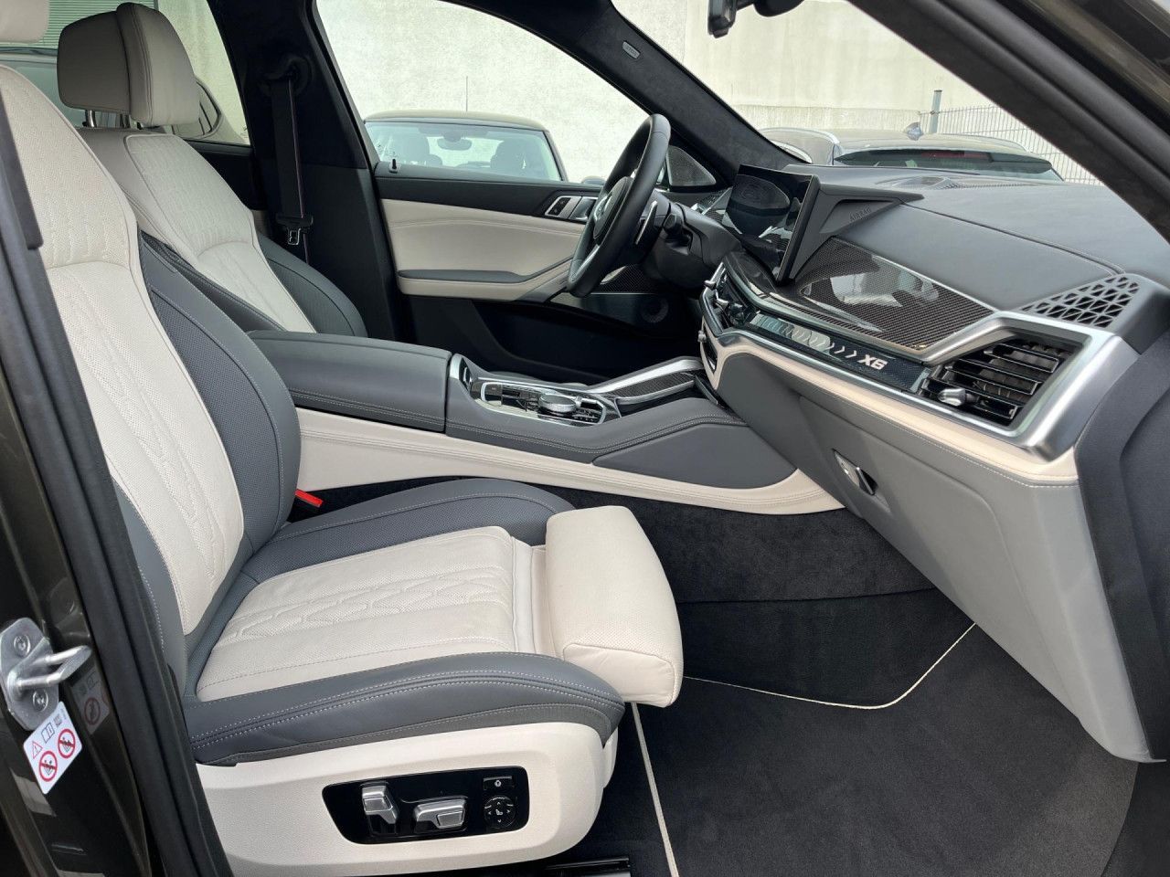 BMW X6 xDr 40dA M SPORT PRO SkyL,StHzg,AHK,B+W,KomSi
