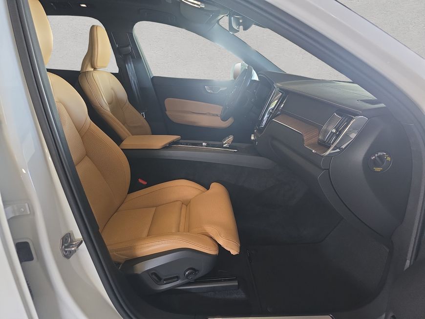 Volvo XC60 T6 AWD Recharge - Samsaru's Car Outlet
