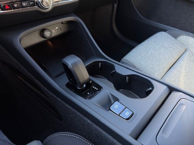 Volvo XC40 B3 (B) Core AHK/ NAVI /LED/ SHZ