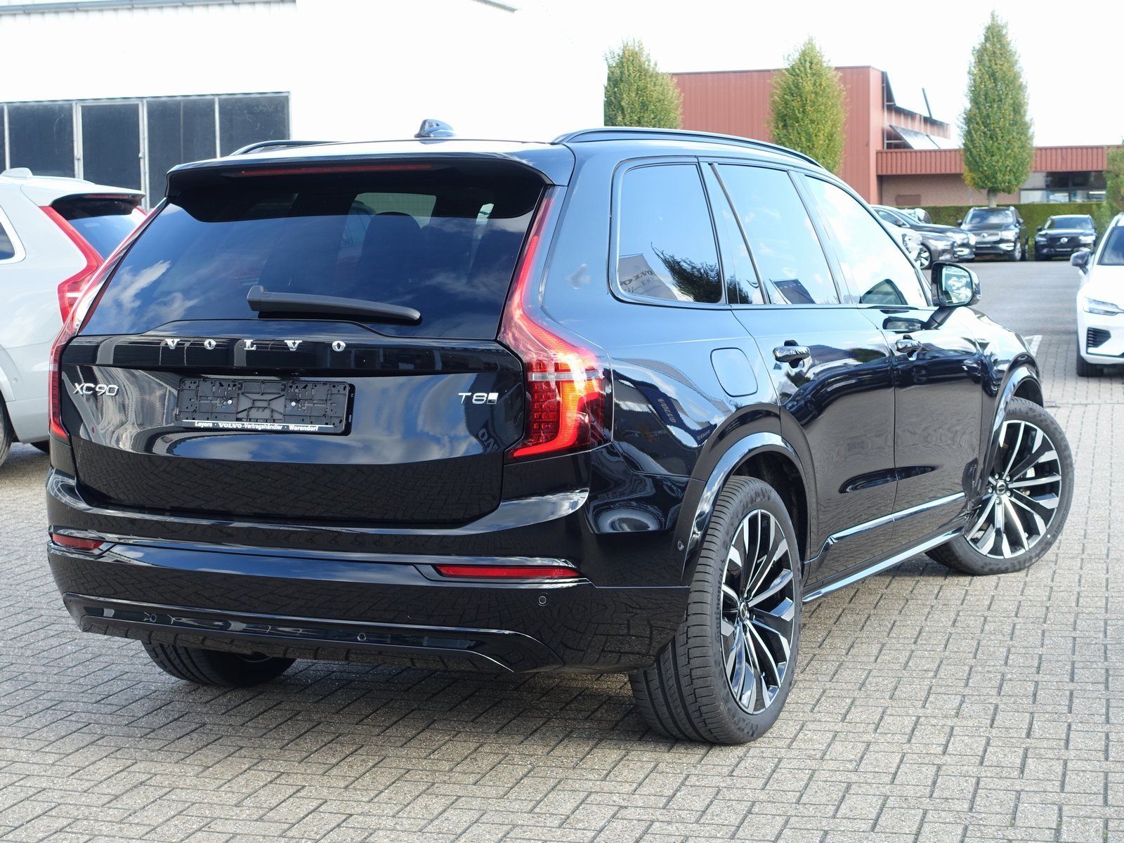 Volvo XC90 Plus Dark T8 AWD Plug-in Hybrid B&W/HUD