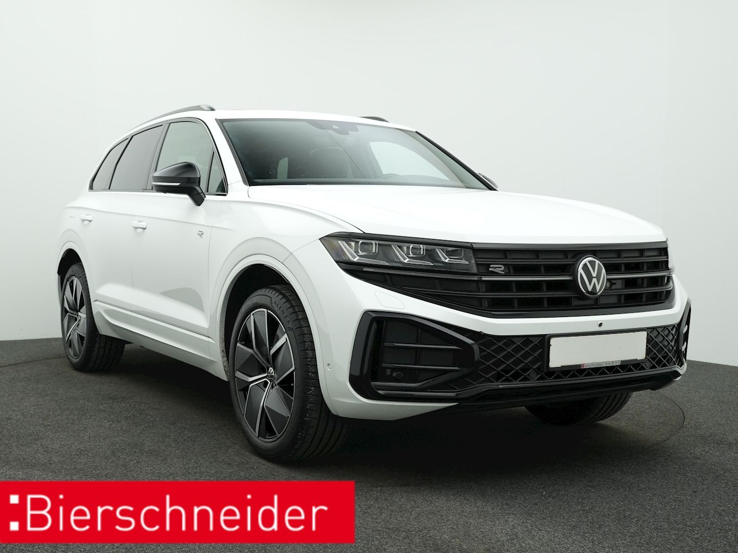 Volkswagen Touareg 3.0 TDI R-line Black - Samsaru's Car Outlet
